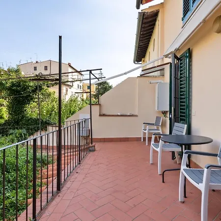 Apartment Santa Reparata With Patio And Terrace Florenz